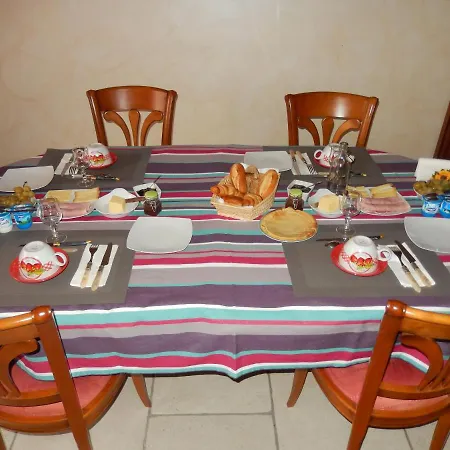 לינה וארוחת בוקר De Guenifey Josse