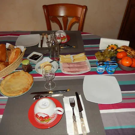 De Guenifey Bed & Breakfast *