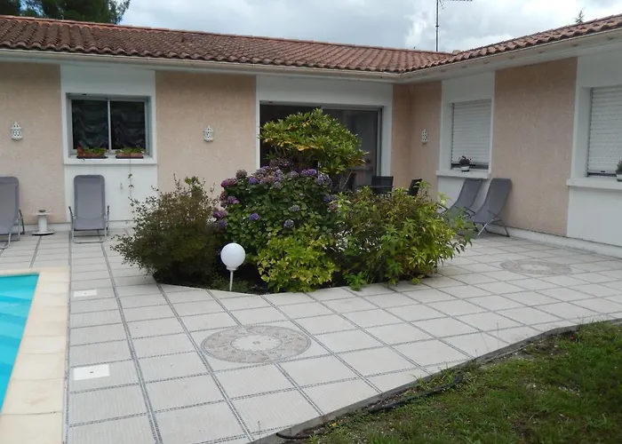 De Guenifey לינה וארוחת בוקר Josse