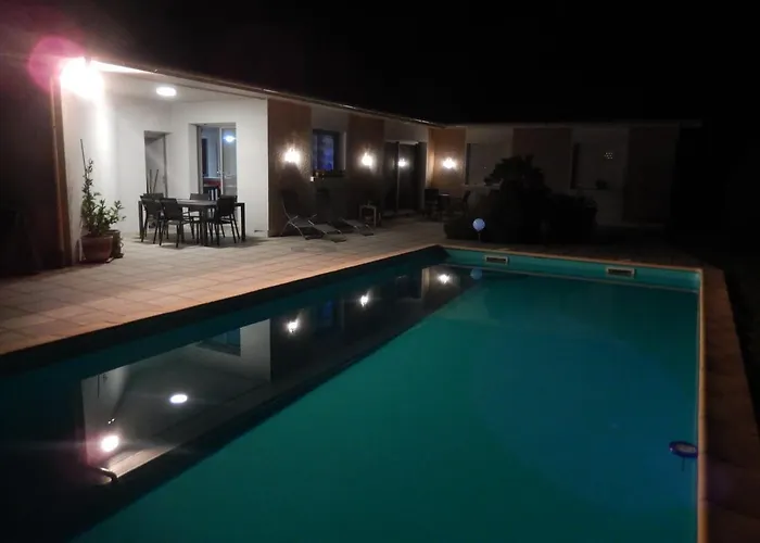 לינה וארוחת בוקר De Guenifey 4*