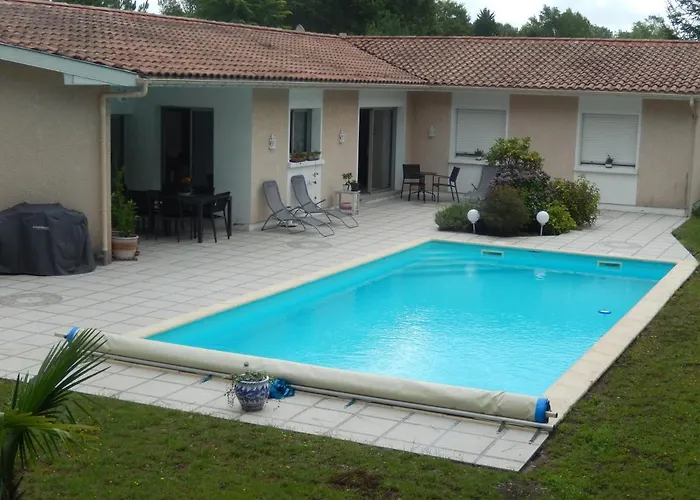 De Guenifey לינה וארוחת בוקר Josse