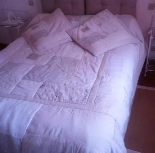 לינה וארוחת בוקר De Guenifey