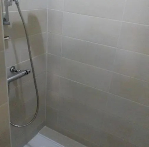 לינה וארוחת בוקר De Guenifey 4*